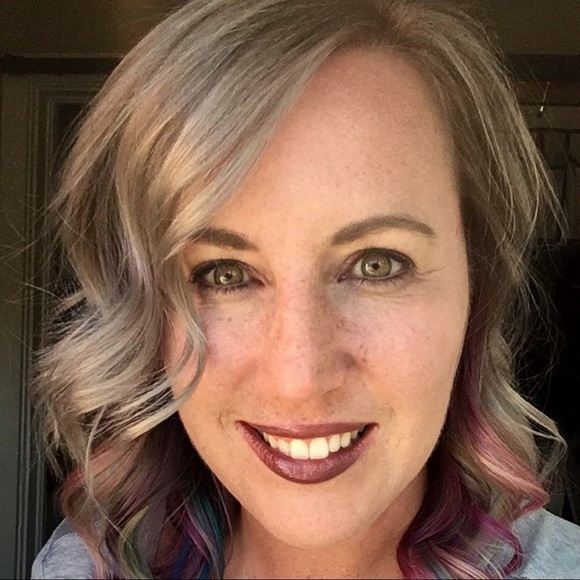 Meet your Posher, Danielle - Picture 3 of 5